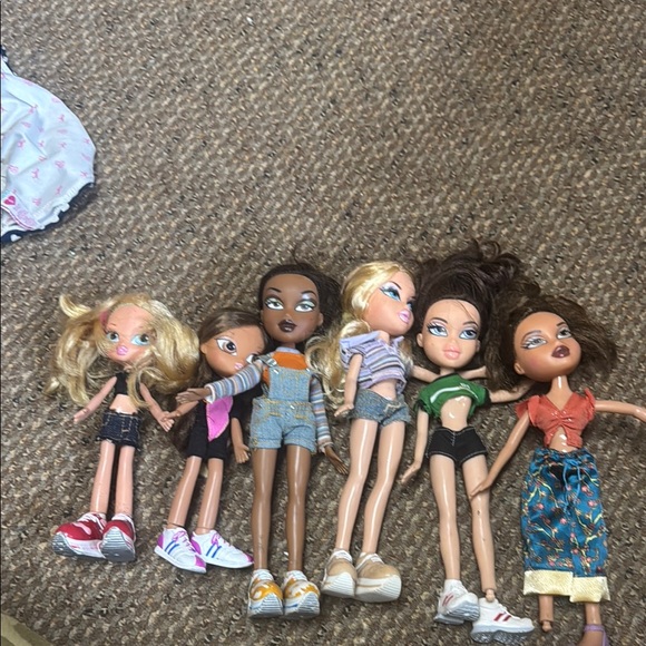 Vintage Bratz dolls lot kidz Fashion Doll Set with Colorful Outfits